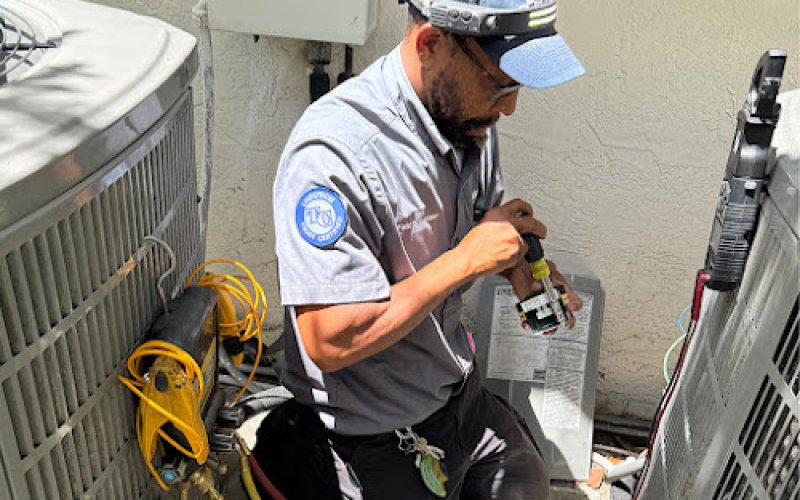 Lindstrom Air Conditioning & Plumbing — Air conditioning repair service in Pembroke Pines